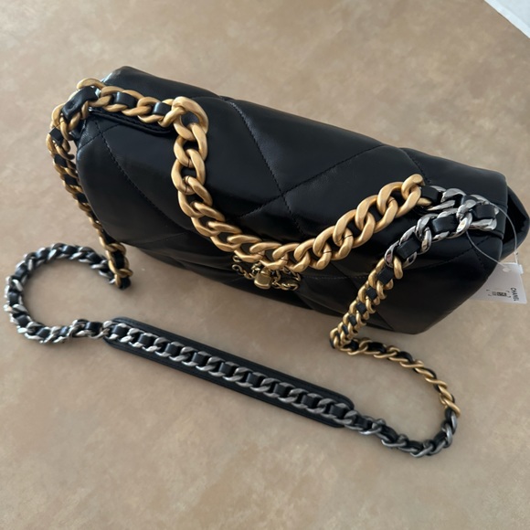 Chanel 19 Handbag - Brand New - Picture 15 of 15